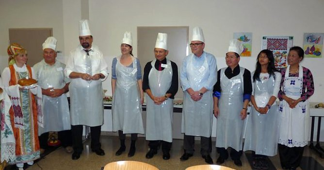 Andrang in der K&uuml;che (Foto: Karl-Heinz Herrmann)