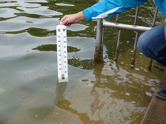 St&uuml;rmisches Abbaden (Foto: Karl-Heinz Herrmann)