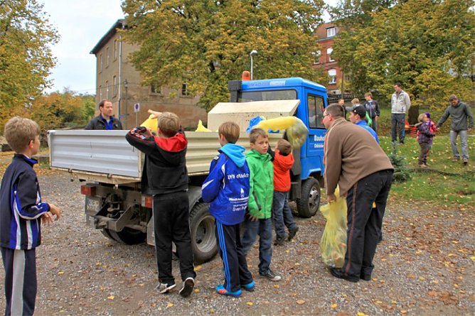 Volltreffer gegen Abfall (Foto: VfB Oldisleben) Volltreffer gegen Abfall (Foto: VfB Oldisleben)