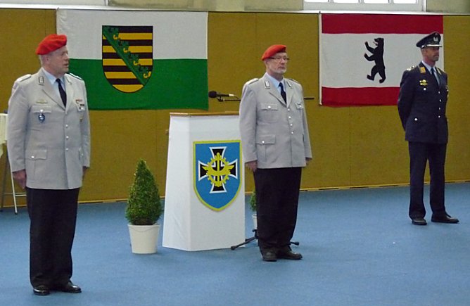 Abschied mit Tränen (Foto: Karl-Heinz Herrmann) Abschied mit Tränen (Foto: Karl-Heinz Herrmann)