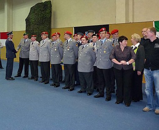 Abschied mit Tränen (Foto: Karl-Heinz Herrmann) Abschied mit Tränen (Foto: Karl-Heinz Herrmann)