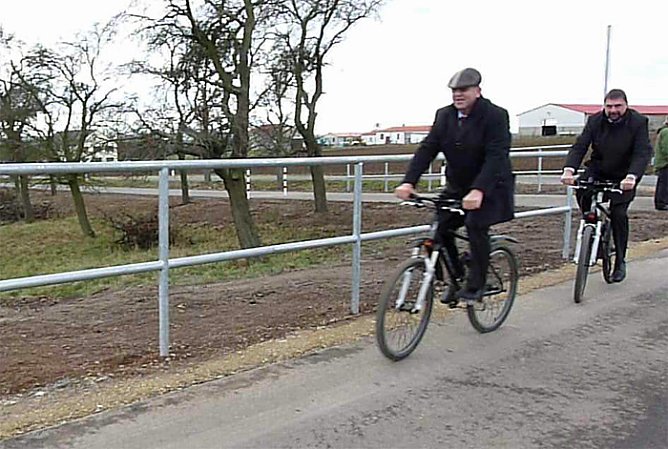 Weiteres Teilstück eingeweiht (Foto: Karl-Heinz Herrmann) Weiteres Teilstück eingeweiht (Foto: Karl-Heinz Herrmann)