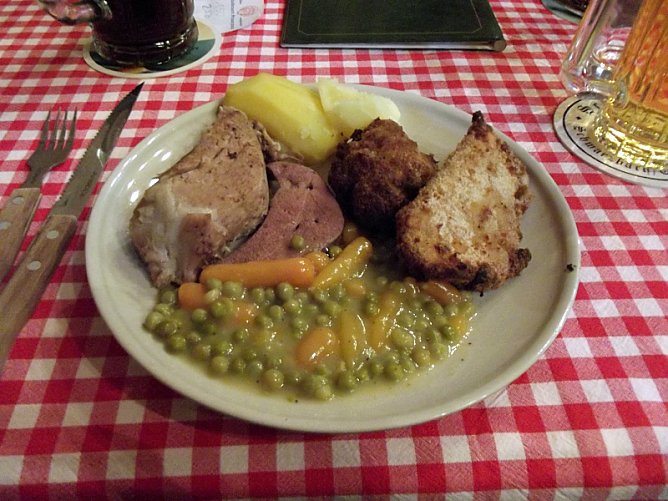 Zum Schlachtefest in Allmenhausen (Foto: Thomas Leipold)