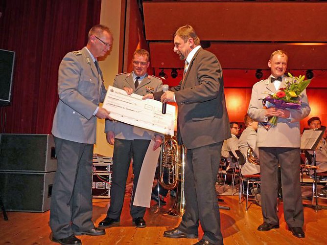 Begeisterndes Konzert - Rekord Summe (Foto: Karl-Heinz Herrmann) Begeisterndes Konzert - Rekord Summe (Foto: Karl-Heinz Herrmann)