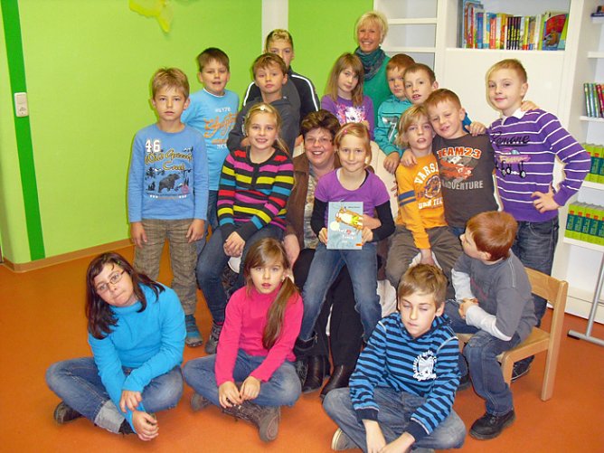 Mit Vorlesen begonnen (Foto: Wahlkreisbüro Gudrun Holbe) Mit Vorlesen begonnen (Foto: Wahlkreisbüro Gudrun Holbe)