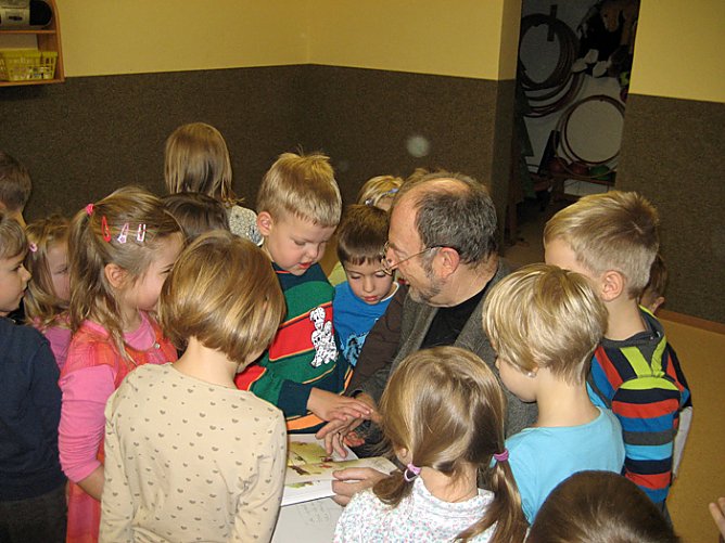 Vorlesetag in der Kita "Käferland" (Foto: Wahlkreisbüro Scherer) Vorlesetag in der Kita "Käferland" (Foto: Wahlkreisbüro Scherer)