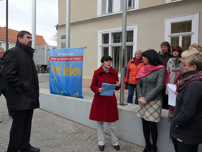 Nein zu Gewalt an Frauen (Foto: Karl-Heinz Herrmann) Nein zu Gewalt an Frauen (Foto: Karl-Heinz Herrmann)