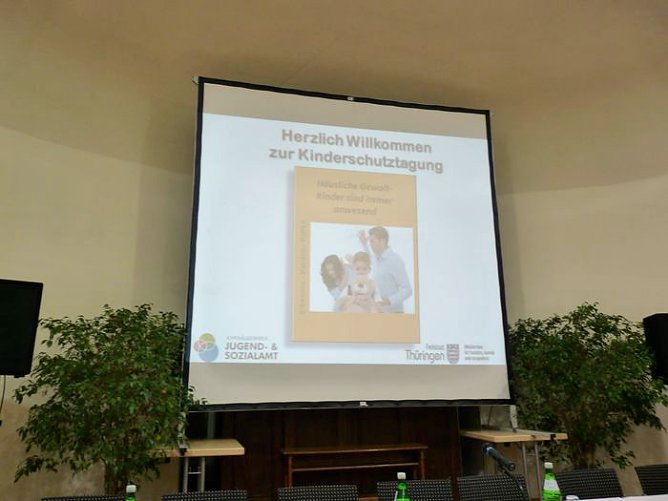 Kinder sind immer anwesend (Foto: Karl-Heinz Herrmann)