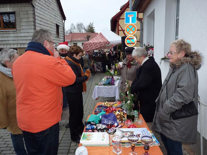 Weihnachtsmarkt (2) (Foto: Karl-Heinz Herrmann) Weihnachtsmarkt (2) (Foto: Karl-Heinz Herrmann)