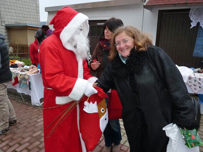 Weihnachtsmarkt (2) (Foto: Karl-Heinz Herrmann) Weihnachtsmarkt (2) (Foto: Karl-Heinz Herrmann)
