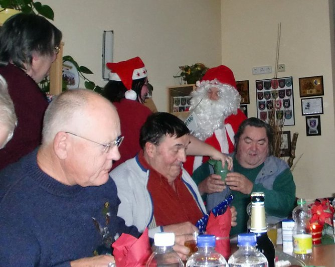 Weihnachtsfeiern beim VdK (2) (Foto: Klaus Henze) Weihnachtsfeiern beim VdK (2) (Foto: Klaus Henze)