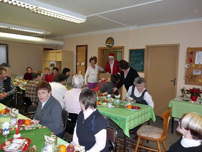 Stimmungsvoll gefeiert (Foto: Karl-Heinz Herrmann) Stimmungsvoll gefeiert (Foto: Karl-Heinz Herrmann)