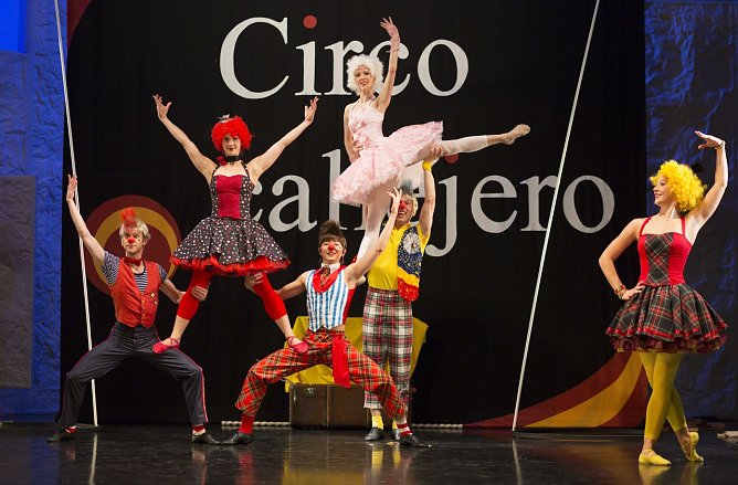 Ausschnitt aus dem Ballett (Foto: Tilmann Graner) Ausschnitt aus dem Ballett (Foto: Tilmann Graner)
