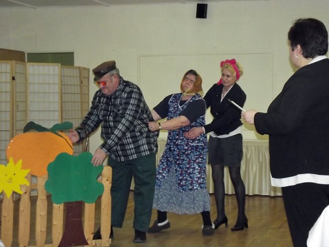 Internationale Weihnachtsfeier WB 4 (Foto: Thomas Leipold) Internationale Weihnachtsfeier WB 4 (Foto: Thomas Leipold)