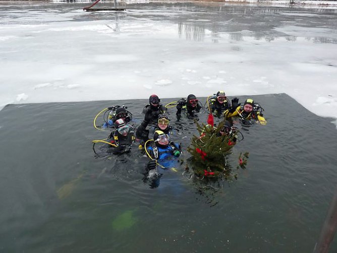 Im Eis versunken (Foto: Karl-Heinz Herrmann) Im Eis versunken (Foto: Karl-Heinz Herrmann)