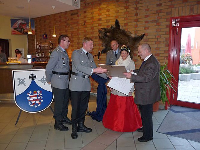 Patenschaft besiegelt (2) (Foto: Karl-Heinz Herrmann)