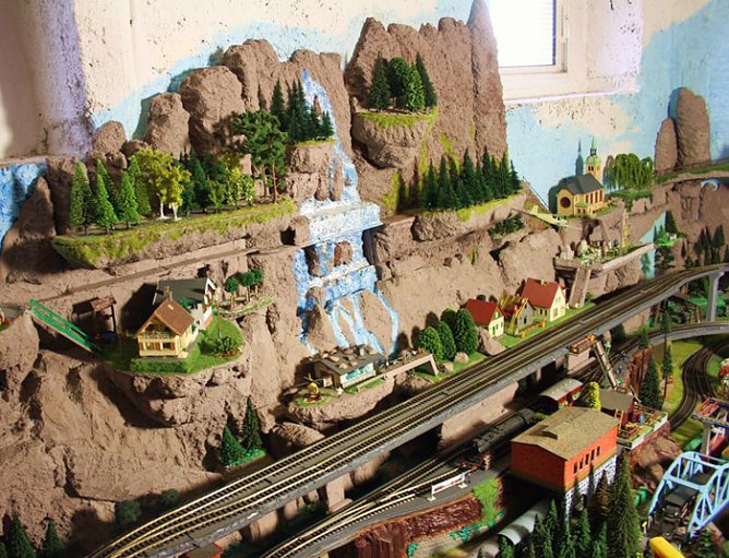 Sein Hobby ist die Modelleisenbahn (Foto: Hans-Jürgen Schmidt) Sein Hobby ist die Modelleisenbahn (Foto: Hans-Jürgen Schmidt)