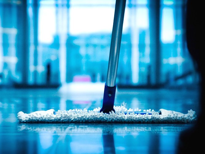 Knochenjob Geb&auml;udereiniger (Foto: IG Bau)