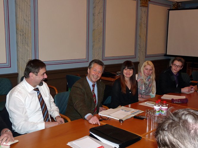 Fachsimpelei unter Experten (Foto: Karl-Heinz Herrmann)