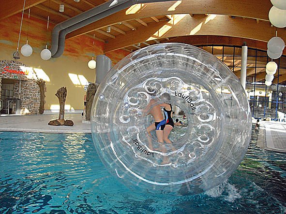 Riesige Laufrolle in Therme (Foto: Kyffh&auml;usertherme)