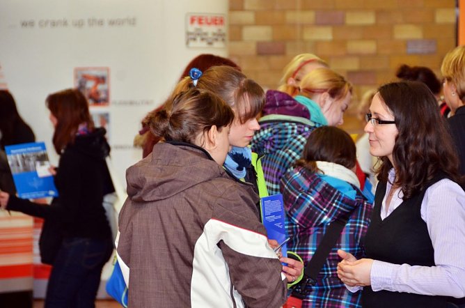 Kontakt gesucht - und gefunden (Foto: FHN)