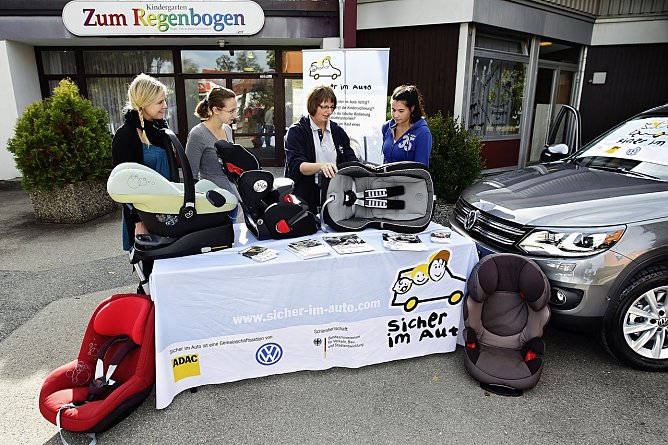 Moderatorin gibt Erläuterungen (Foto: ADAC) Moderatorin gibt Erläuterungen (Foto: ADAC)