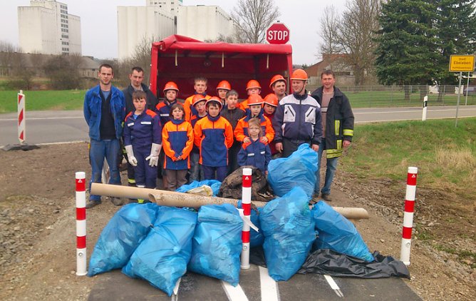Umwelttag der Jugendfeuerwehr Ebeleben (Foto: Andreas Sorber) Umwelttag der Jugendfeuerwehr Ebeleben (Foto: Andreas Sorber)