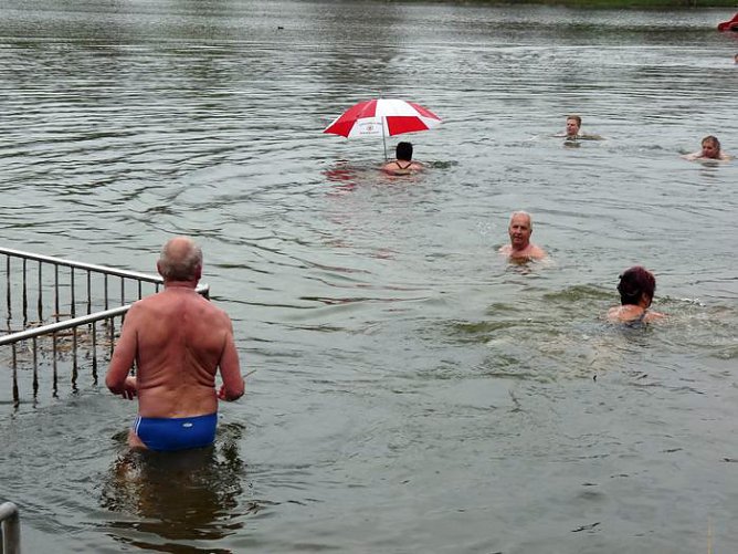 Warmes Anbaden? (Foto: Karl-Heinz Herrmann) Warmes Anbaden? (Foto: Karl-Heinz Herrmann)