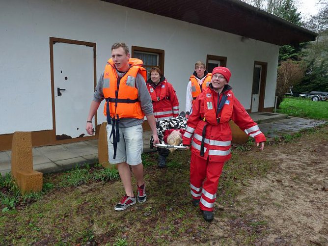 &Uuml;bung auf dem Wasser (Foto: Karl-Heinz Herrmann)
