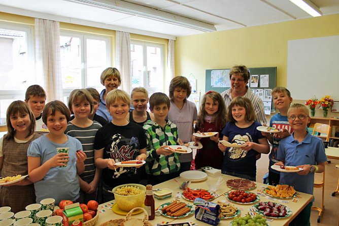 Grundschüler zeigten großes Interesse (Foto: Wahlkreisbüro Holbe) Grundschüler zeigten großes Interesse (Foto: Wahlkreisbüro Holbe)