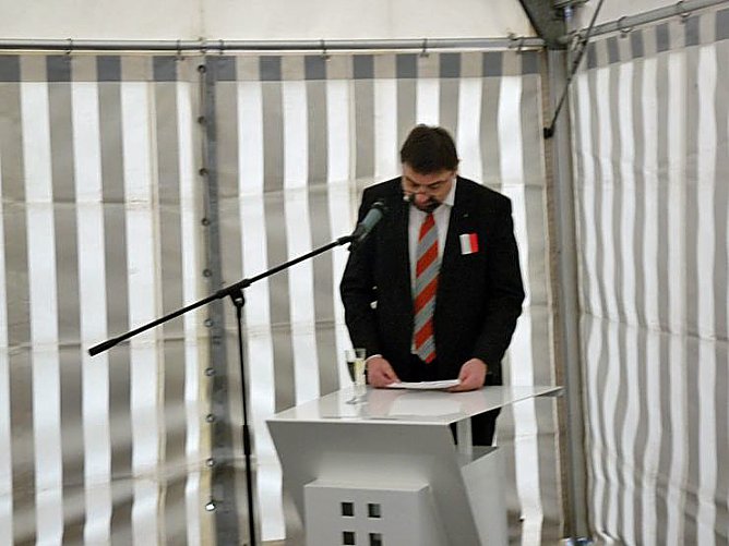 Kreisverkehr freigegeben (Foto: Karl-Heinz Herrmann)