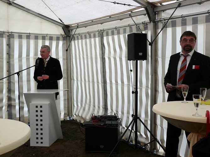 Kreisverkehr freigegeben (Foto: Karl-Heinz Herrmann)