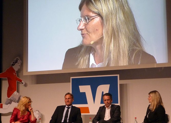 Diskussionsrunde (Foto: nnz) Diskussionsrunde (Foto: nnz)