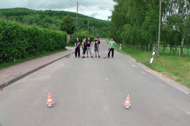 Straßenhockey (Foto: Karl-Heinz Herrmann) Straßenhockey (Foto: Karl-Heinz Herrmann)