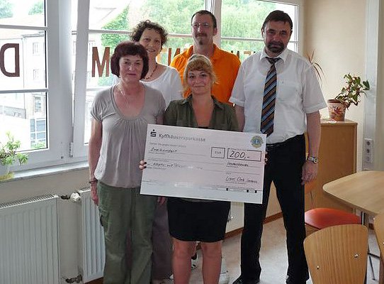 Spende für Pflegestammtisch (Foto: Karl-Heinz Herrmann) Spende für Pflegestammtisch (Foto: Karl-Heinz Herrmann)