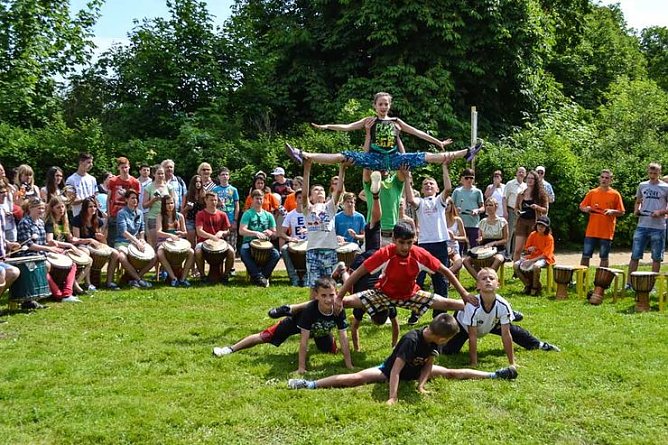 Internationale Jugendbegegnung auf Feuerkuppe (Foto: Ferienpark Feuerkuppe) Internationale Jugendbegegnung auf Feuerkuppe (Foto: Ferienpark Feuerkuppe)