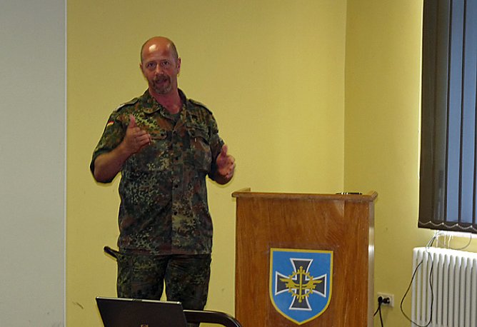 Bundeswehr mit Symposium (Foto: Karl-Heinz Herrmann) Bundeswehr mit Symposium (Foto: Karl-Heinz Herrmann)