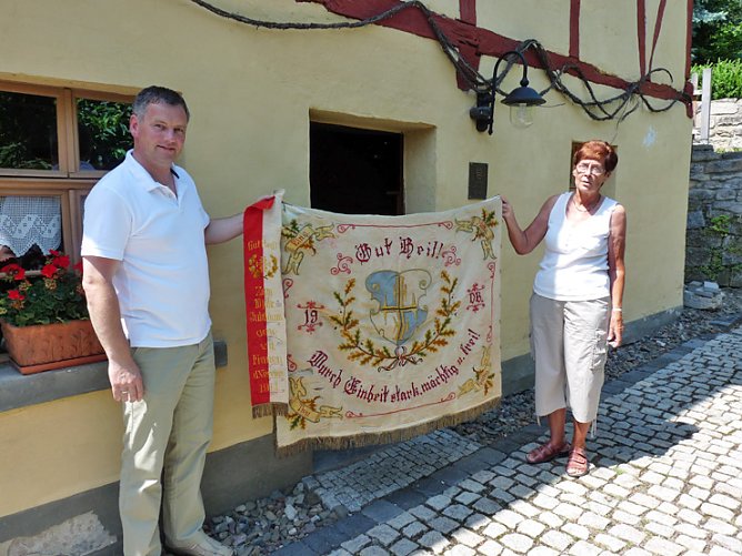 Spende erh&ouml;ht (Foto: Karl-Heinz Herrmann)