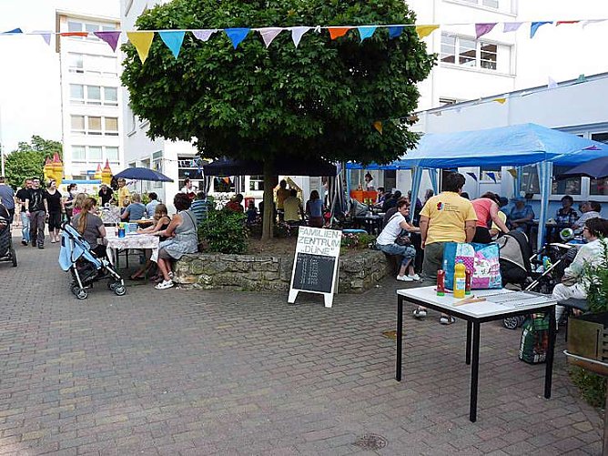 Kaffee und Kuchen (1) (Foto: Karl-Heinz Herrmann) Kaffee und Kuchen (1) (Foto: Karl-Heinz Herrmann)