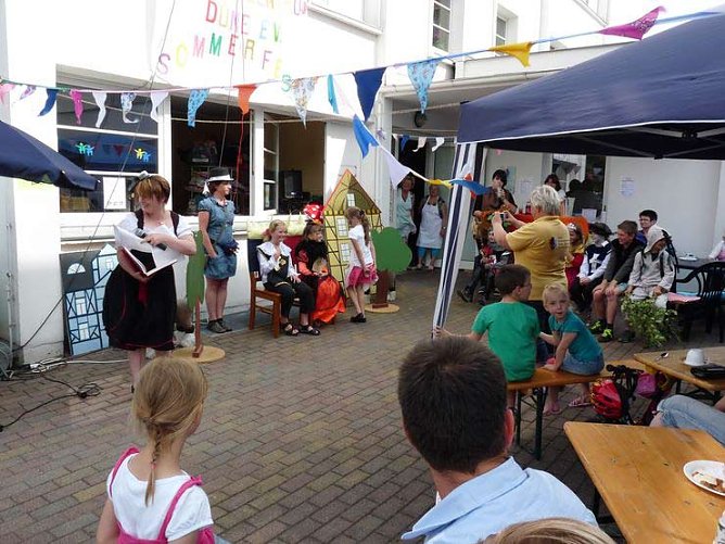 Kaffee und Kuchen (1) (Foto: Karl-Heinz Herrmann) Kaffee und Kuchen (1) (Foto: Karl-Heinz Herrmann)