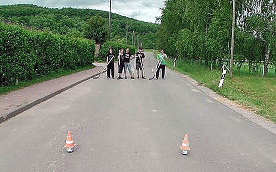 Kopfschütteln bei Leuten (Foto: Karl-Heinz Herrmann) Kopfschütteln bei Leuten (Foto: Karl-Heinz Herrmann)