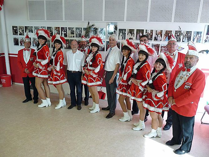 Geld für Verein (Foto: Karl-Heinz Herrmann) Geld für Verein (Foto: Karl-Heinz Herrmann)