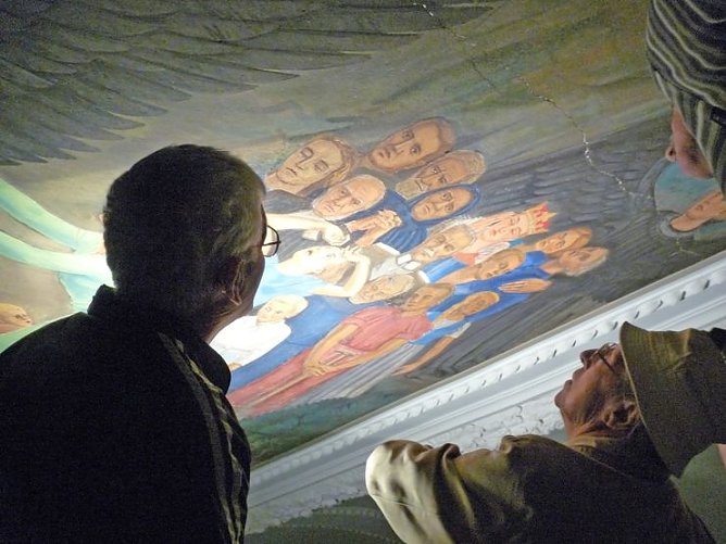 Deckengemälde mit Diskussion (Foto: Karl-Heinz Herrmann) Deckengemälde mit Diskussion (Foto: Karl-Heinz Herrmann)