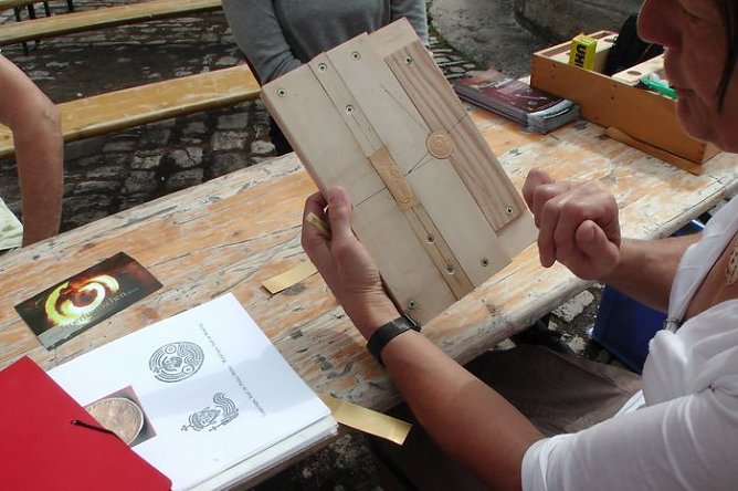 Arch&auml;ologie zum Anfassen (Foto: Karl-Heinz Herrmann)