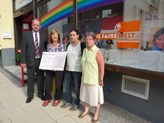 Bedeutsame Unterstützung (Foto: Karl-Heinz Herrmann) Bedeutsame Unterstützung (Foto: Karl-Heinz Herrmann)