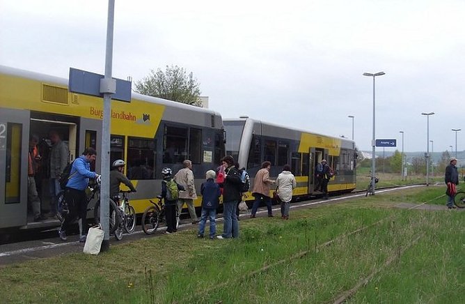 Günstig zum Winzerfest (Foto: Verein Unstrutbahn) Günstig zum Winzerfest (Foto: Verein Unstrutbahn)