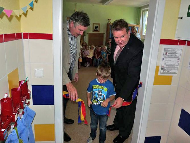 Kinder freuten sich (Foto: Karl-Heinz Herrmann) Kinder freuten sich (Foto: Karl-Heinz Herrmann)