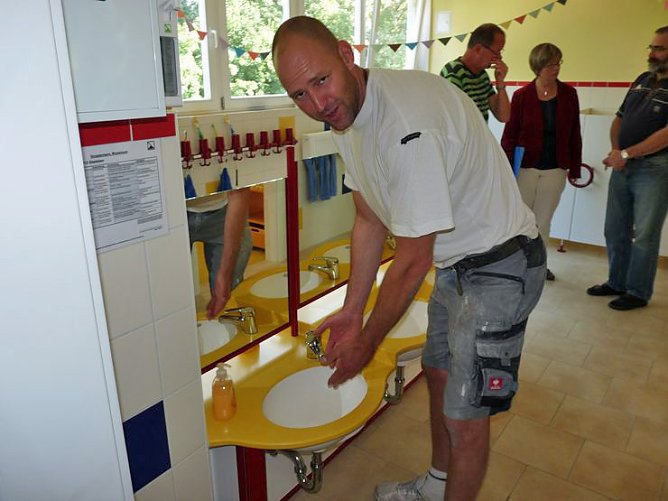 Kinder freuten sich (Foto: Karl-Heinz Herrmann) Kinder freuten sich (Foto: Karl-Heinz Herrmann)