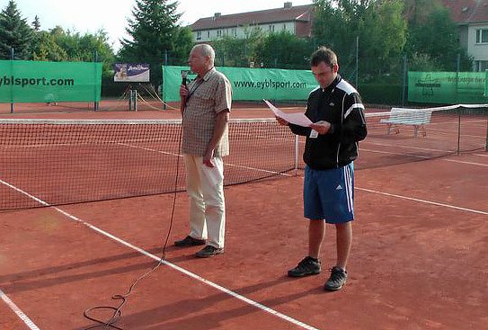 Tennisnachwuchs k&auml;mpft (Foto: Karl-Heinz Herrmann)