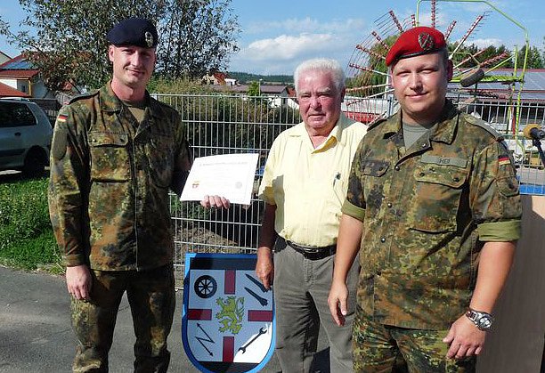 Patenschaft besiegelt (Foto: Karl-Heinz Herrmann) Patenschaft besiegelt (Foto: Karl-Heinz Herrmann)